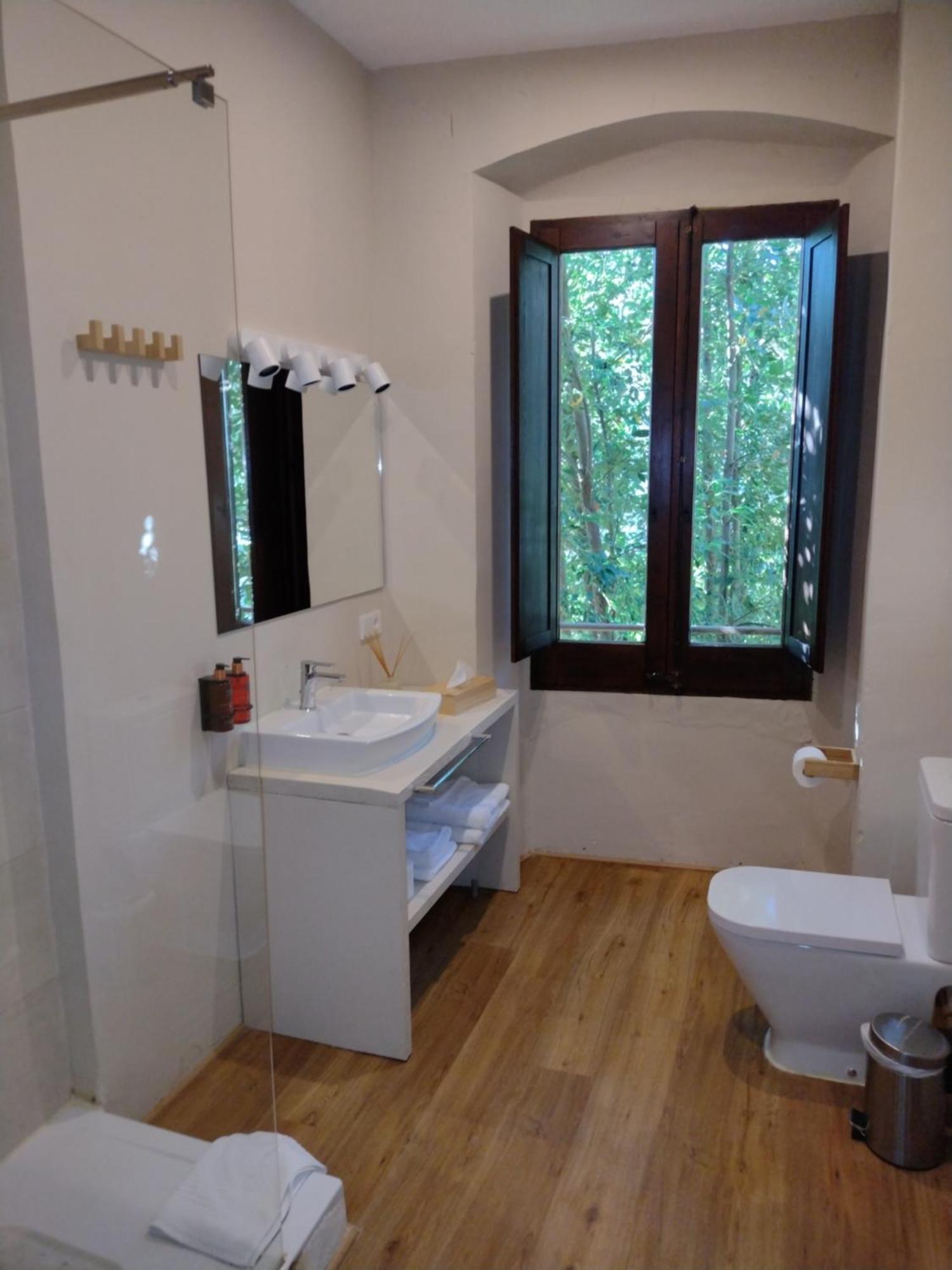 Hostal De Bianya ลาวัล เด เบียนยา ภายนอก รูปภาพ