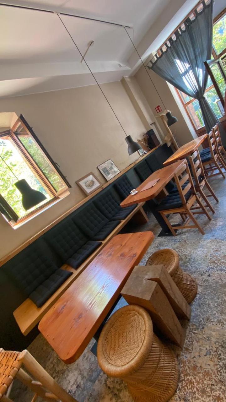 Hostal De Bianya ลาวัล เด เบียนยา ภายนอก รูปภาพ